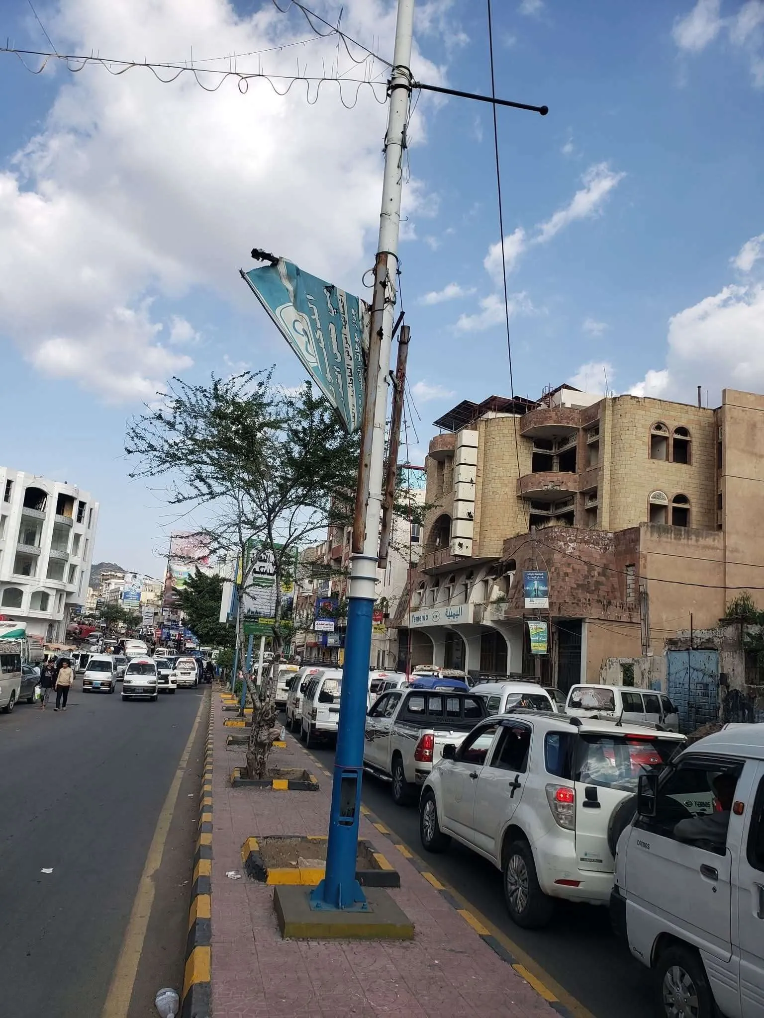 على خطى "لحج" .. سائقو النقل في تعز يوجهون استغاثة عاجلة لإنهاء كابوس "الجبايات"