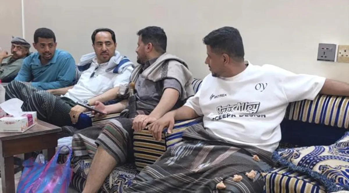بالصور | البكري يحضر مجلس عزاء الدكتور عبدالرحمن الشاعر في عدن