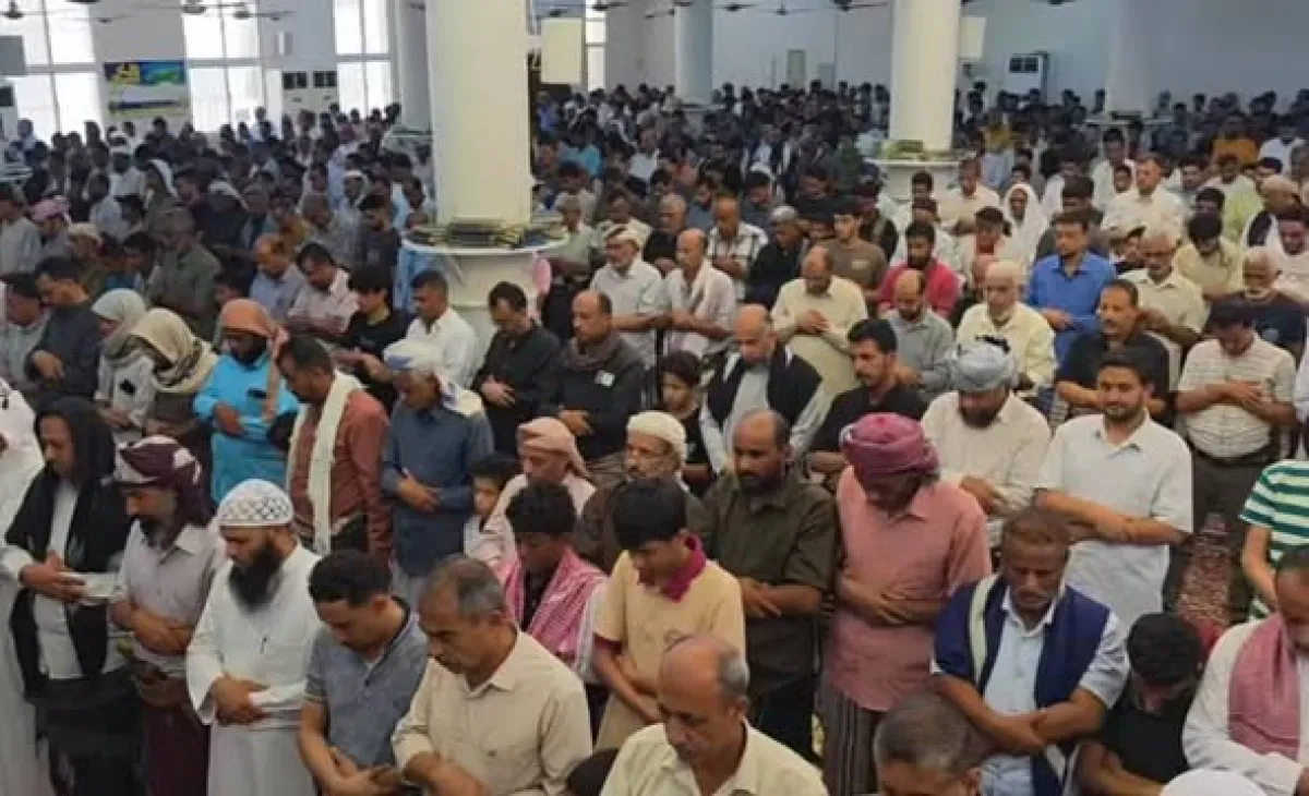 تشييع الدكتور عبد الرحمن الشاعر في عدن وسط مطالب بالقصاص من الجناة