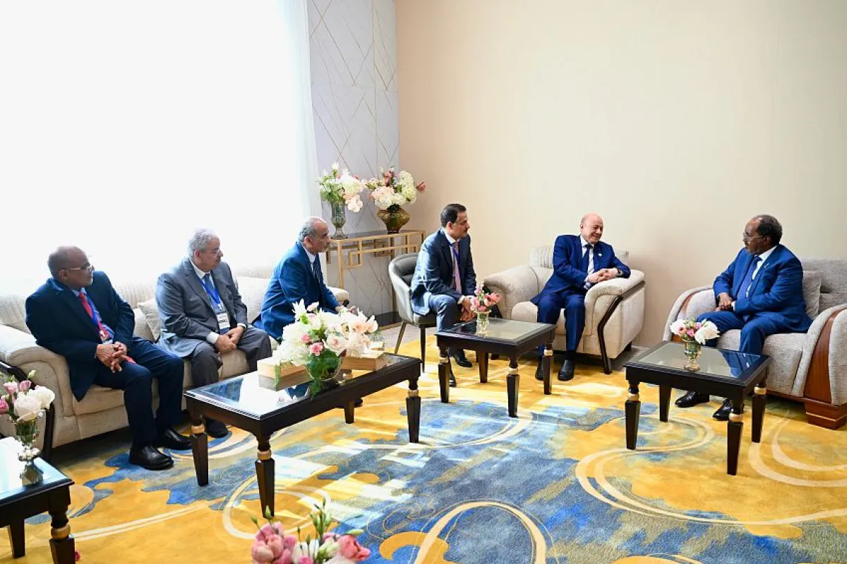 الرئيس العليمي يشيد بمواقف الصومال الداعمة لليمن في مجلس الأمن