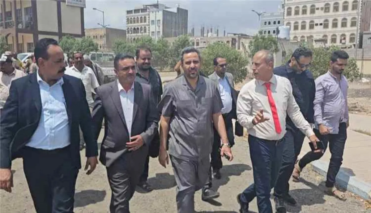 محافظ لحج يتفقد كلية ردفان ويعد بحزمة مشاريع تطويرية