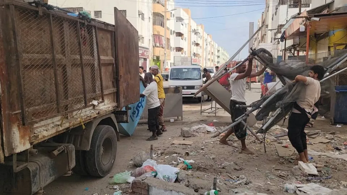 الداؤودي: تواصل حملة إزالة التعديات على الشوارع العامة بمدينة إنماء في البريقة