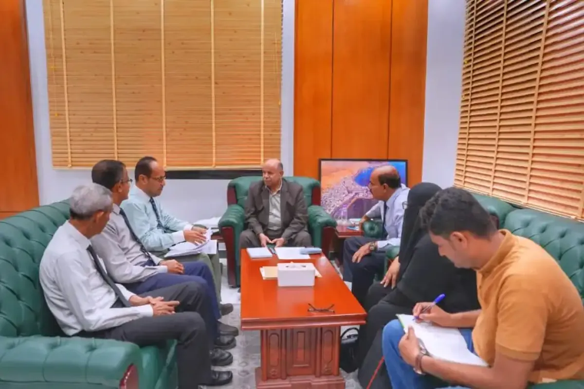 عضو مجلس القيادة الخنبشي يطّلع على أوضاع الجمارك وخفر السواحل ويؤكد دعم جامعة حضرموت وكادرها الأكاديمي