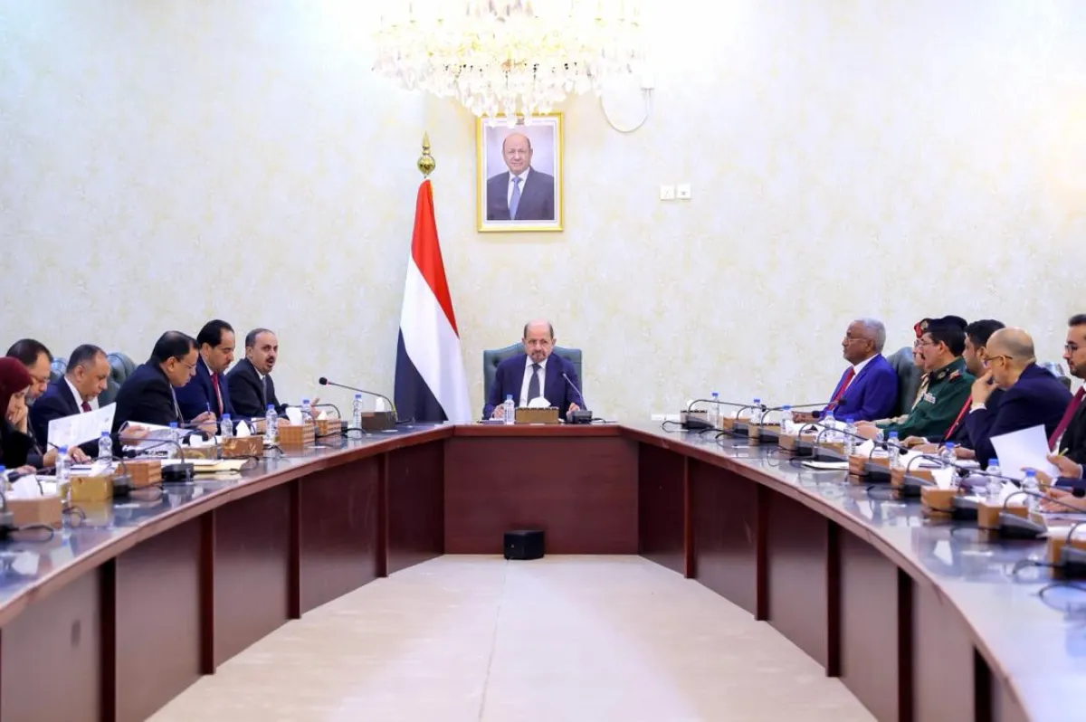 رئيس الوزراء وزير الخارجية يرأس في عدن اجتماعاً لمجلس الوزراء لمناقشة مستجدات الأوضاع ويتخذ عدد من القرارات