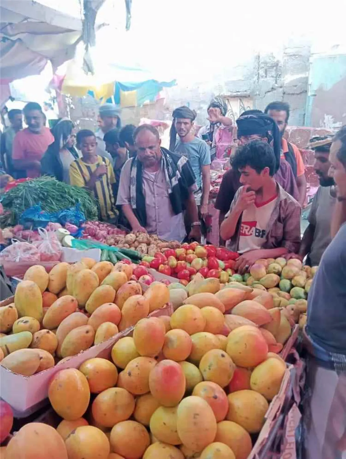 حملة رقابية في لحج تُلزم المخابز بخفض سعر ووزن الروتي