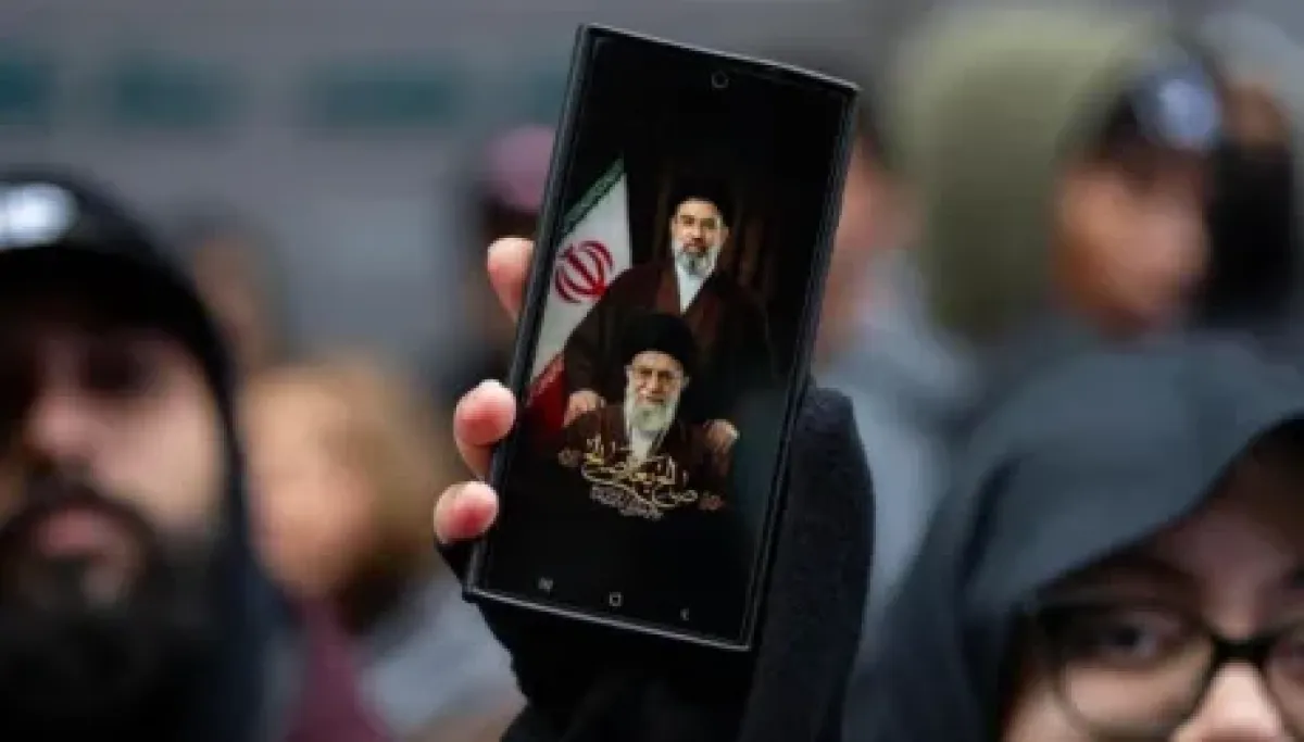 إعلام طهران يصنع "قائد الظل".. حملة لتلميع مجتبى خامنئي