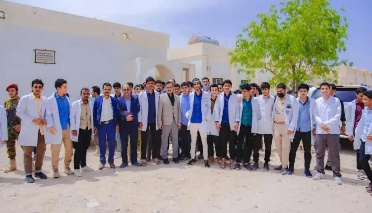 المحافظ بن الوزير يتفقد العملية التعليمية والامتحانات الجارية في معهد أمين ناشر الصحي بشبوة