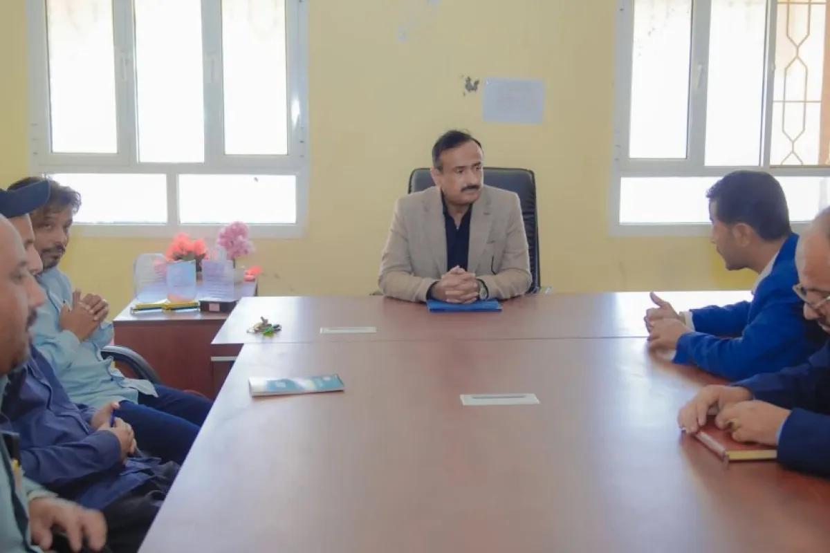 المحافظ بن الوزير يتفقد العملية التعليمية والامتحانات الجارية في معهد أمين ناشر الصحي بشبوة