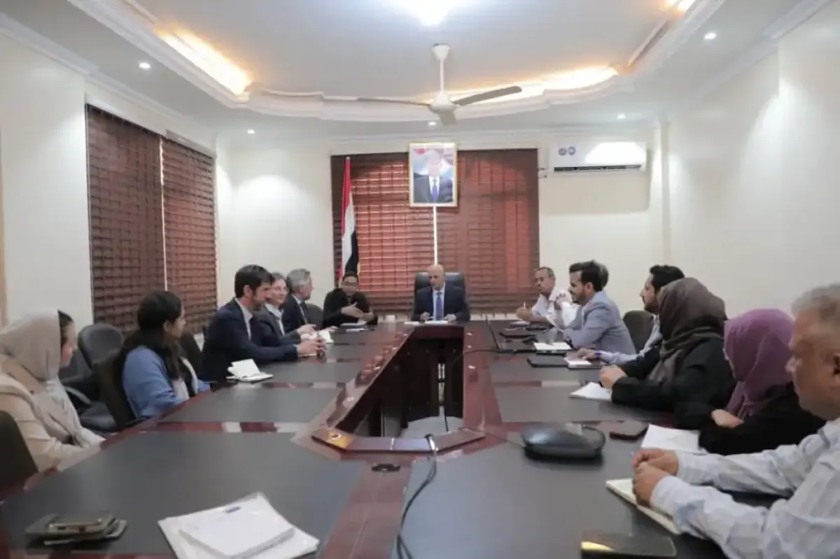 الوزير الشرجبي يبحث مع سفير الاتحاد الأوروبي والسفيرة الفرنسية تعزيز التعاون المشترك في مجالات المياه والبيئة