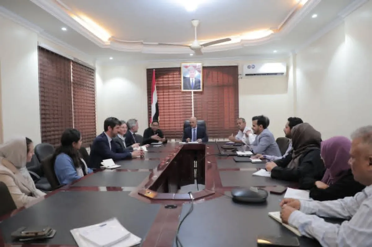 الوزير الشرجبي يبحث مع سفير الاتحاد الأوروبي والسفيرة الفرنسية تعزيز التعاون المشترك في مجالات المياه والبيئة
