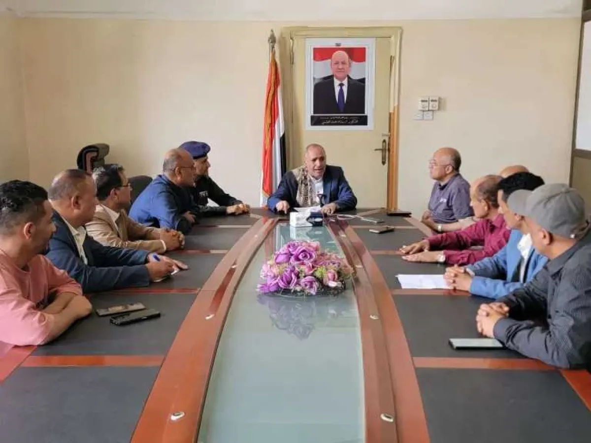 السلطة المحلية بتعز تُلزم المواطنين بدفع 900 ريال للكيلو وات وتُحذر شركات الكهرباء المخالفة