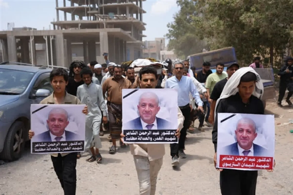 زوجة الشهيد الشاعر تودّعه برسالة مؤثرة: علّم الأجيال ورحل برصاص الغدر