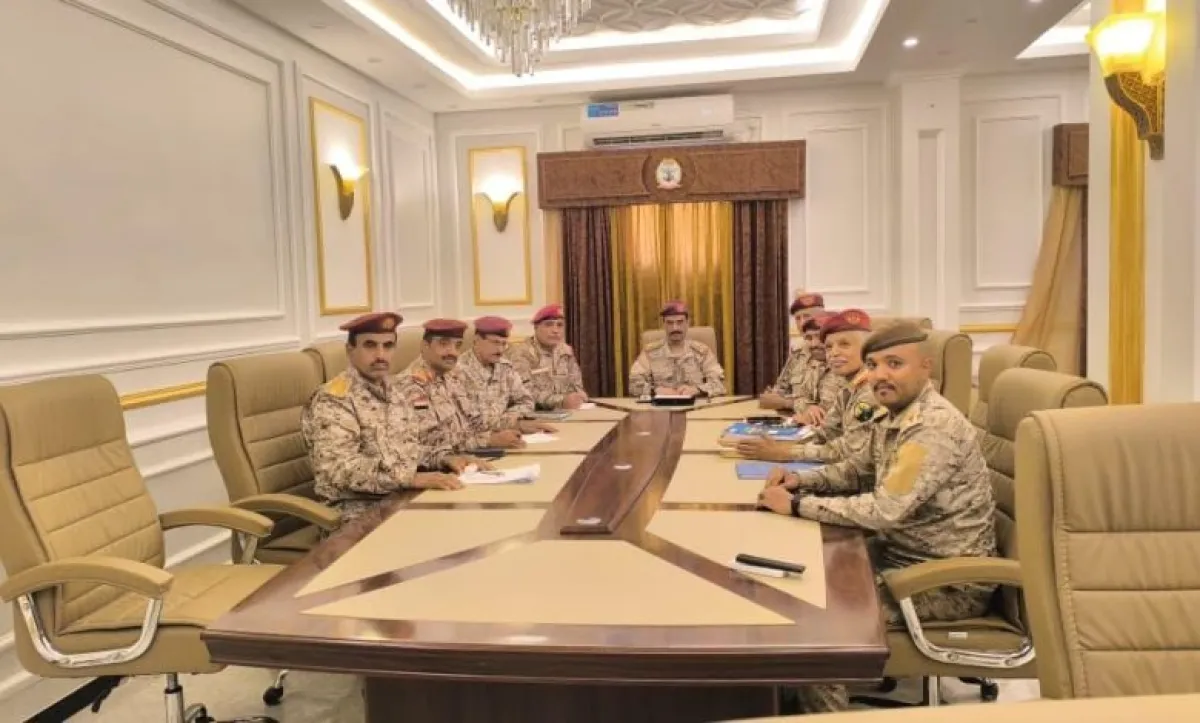 وزارة الدفاع تباشر إجراءات استلام وتسليم مهام مساعد وزير الدفاع للشؤون اللوجستي
