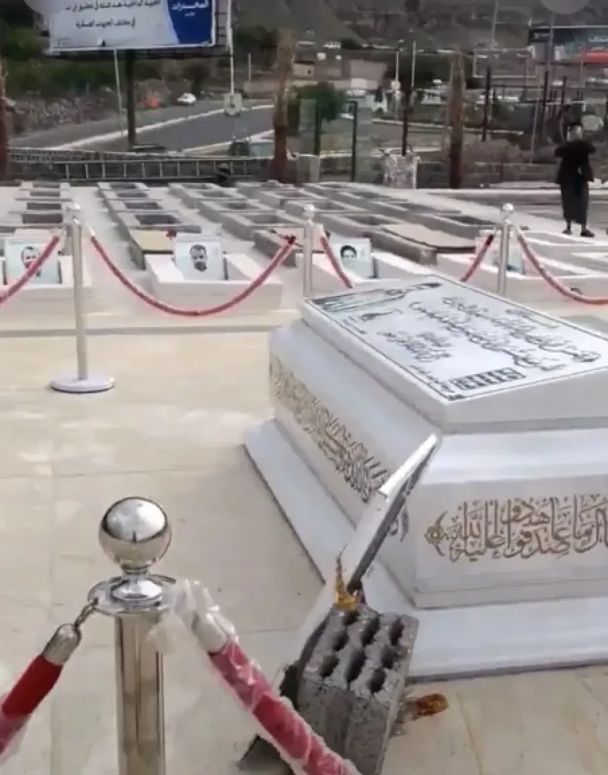 مليشيا الحوثي تفتتح مقبرة فاخرة لقياداتها في صنعاء وتثير موجة غضب واسعة