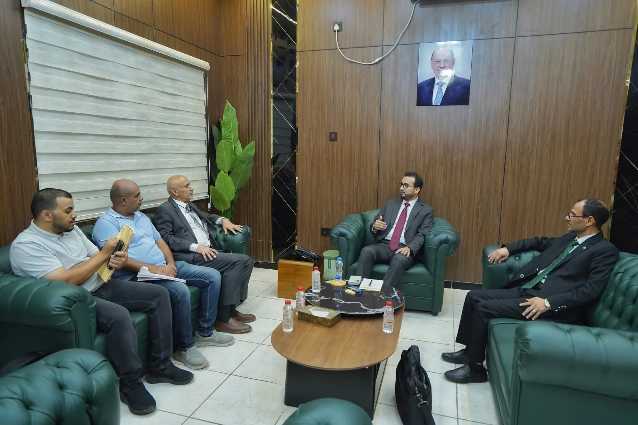 مناقشة أوضاع الكادر الأكاديمي والإداري في عدد من الجامعات اليمنية