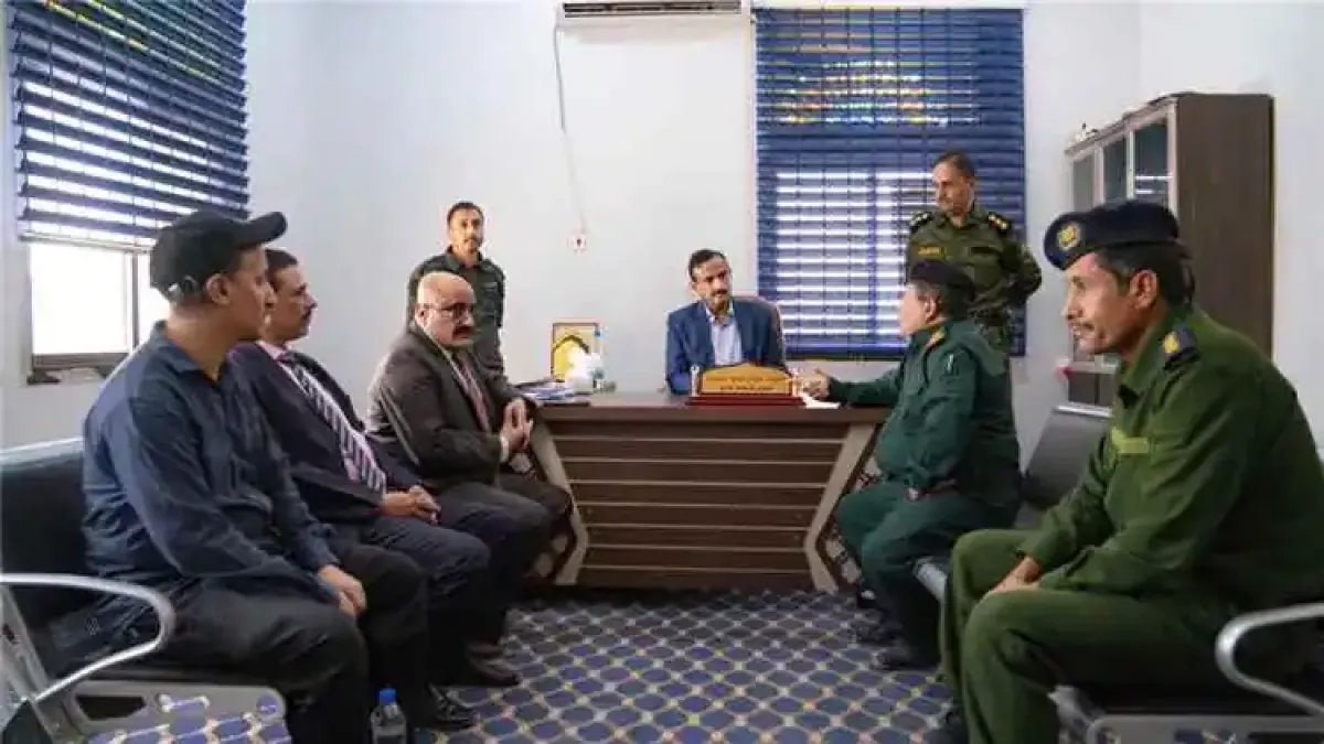 محافظ شبوة يتفقد إدارة شرطة عتق ويؤكد دعم الأجهزة الأمنية
