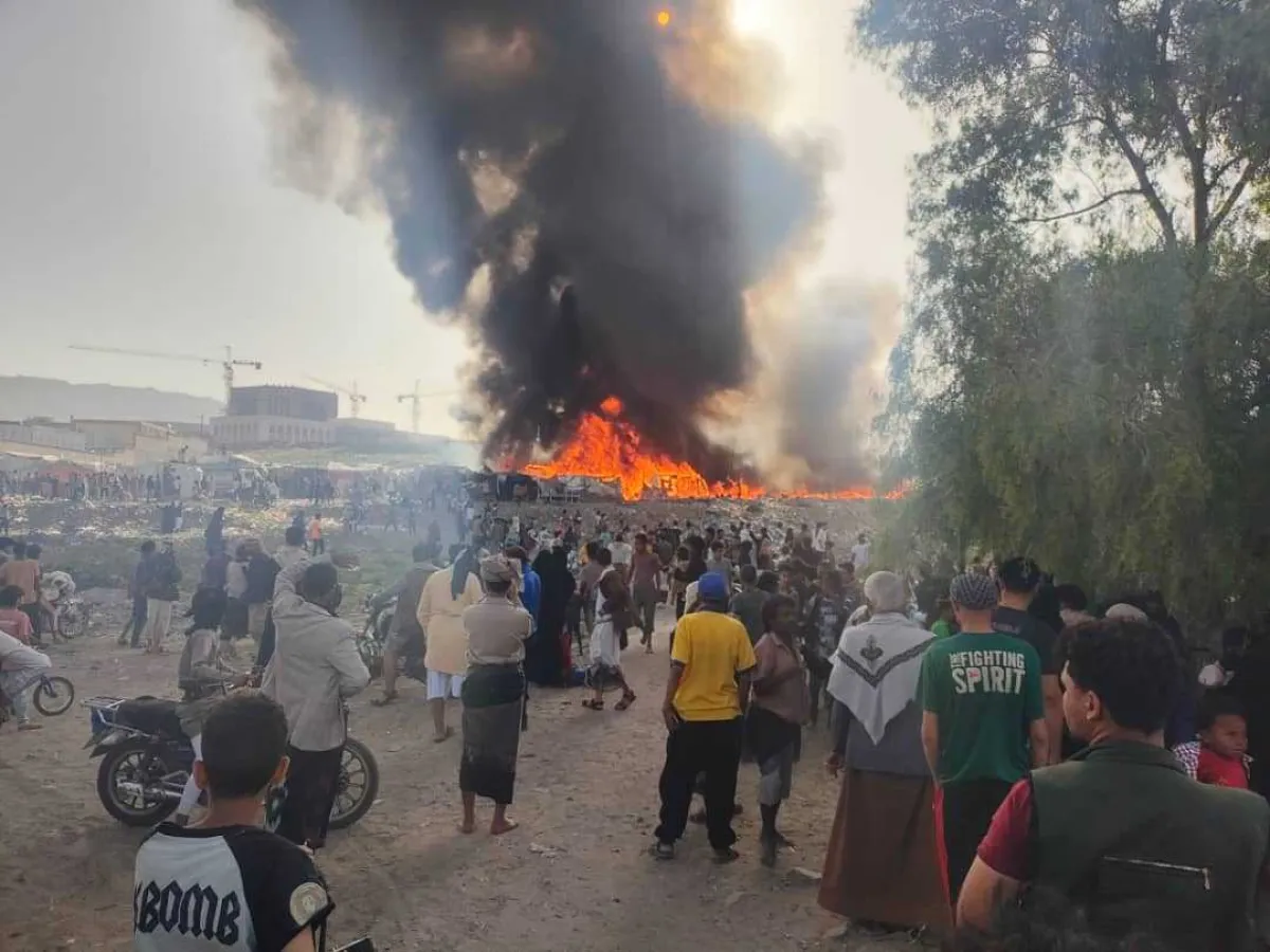 حريق هائل يلتهم مساكن “مهمشين” وسط صنعاء وأنباء عن سقوط ضحايا