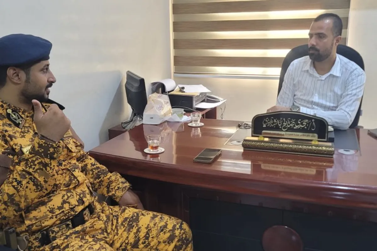 ضمن جهود تأمين القطاع السياحي.. مديرعام سياحة ساحل حضرموت يلتقي مدير إدارة المنشآت 