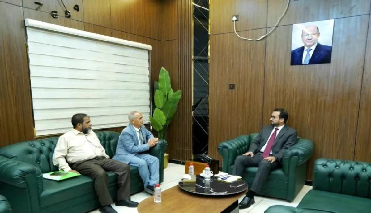 وزير الخدمة المدنية والتأمينات يلتقي رؤساء جامعات شبوة وسبأ والحديدة وحجة لمناقشة أوضاع الكادر الأكاديمي والإداري