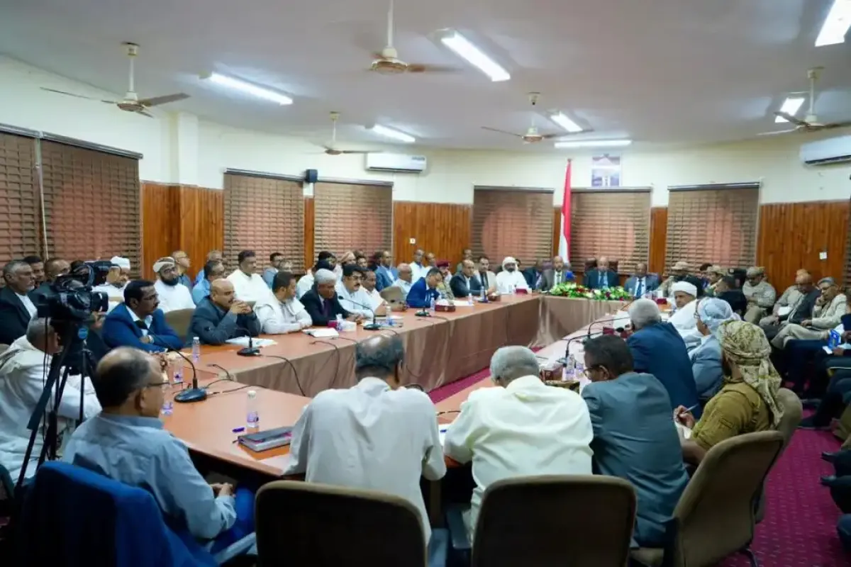 عضو مجلس القيادة سالم الخنبشي يرأس اجتماعاً ستثنائياً للمكتب التنفيذي بمديريات وادي وصحراء حضرموت