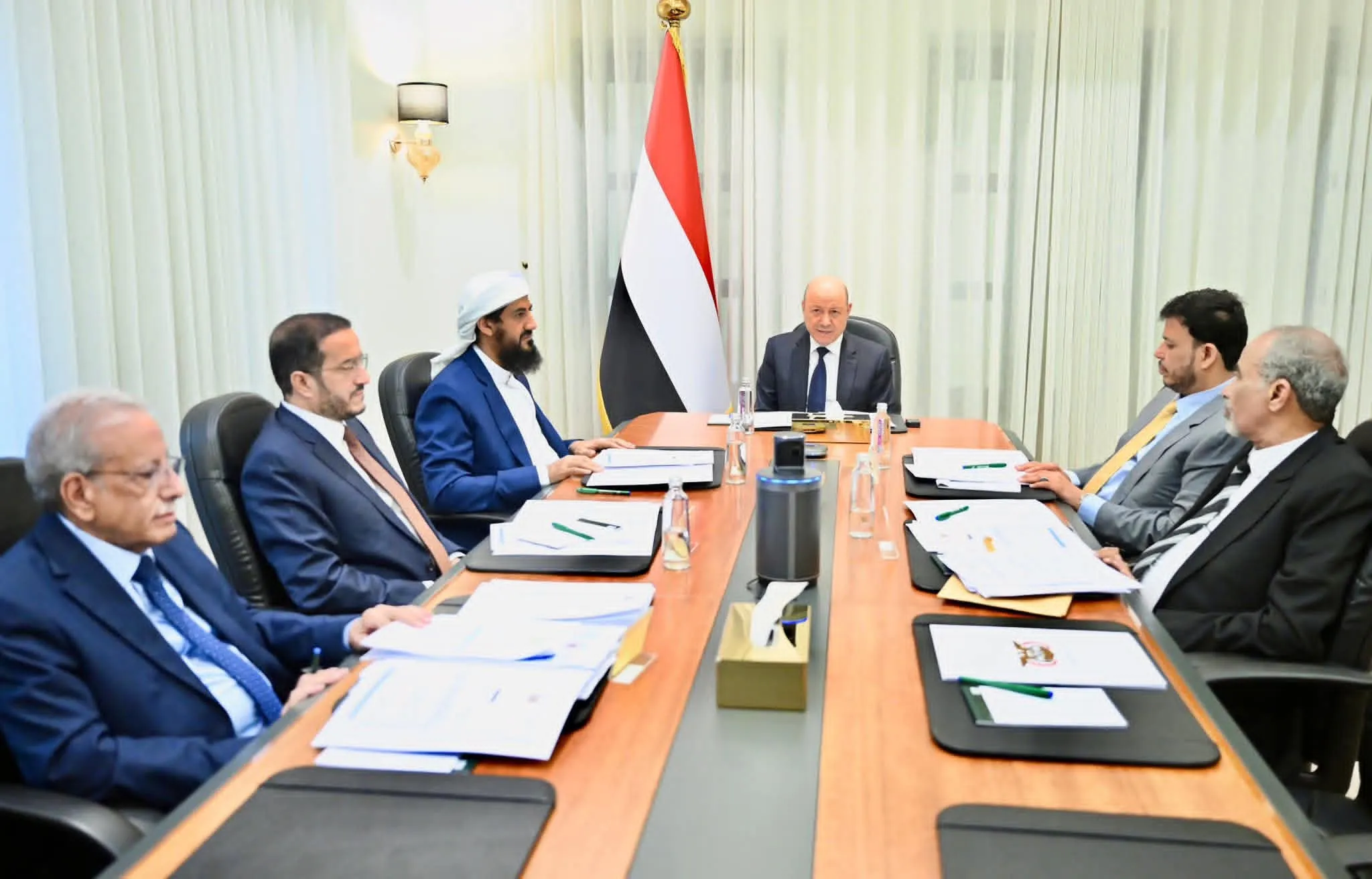 الرئاسي يقر مصفوفة الاصلاحات المزمنة ويشيد بمستوى التقدم في توحيد القرار الأمني والعسكري