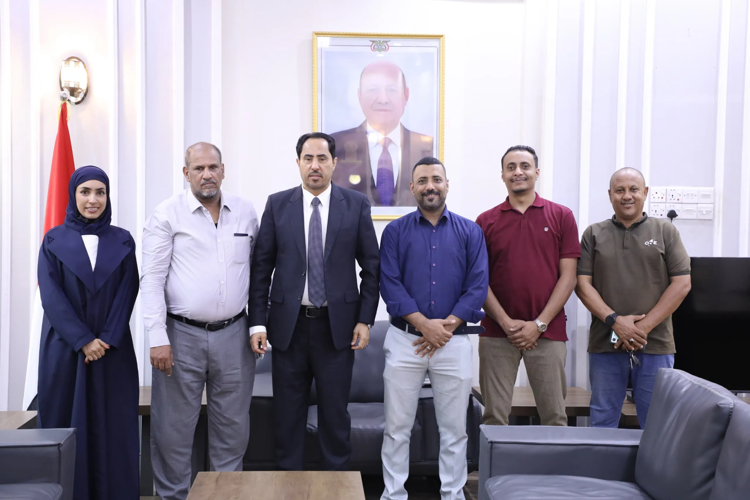 عدن تستعد لعرس رياضي وسياحي كبير.. وزير الشباب والرياضة يلتقي اللجنة التحضيرية لبطولة مصارعة الذراعين ويطلع على آخر التجهيزات