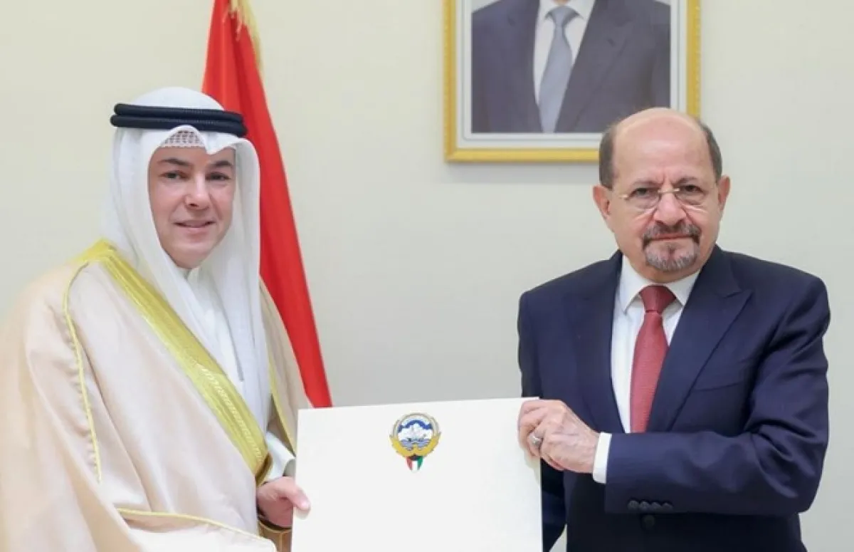 رئيس الوزراء اليمني يتسلم نسخة من أوراق اعتماد سفير الكويت