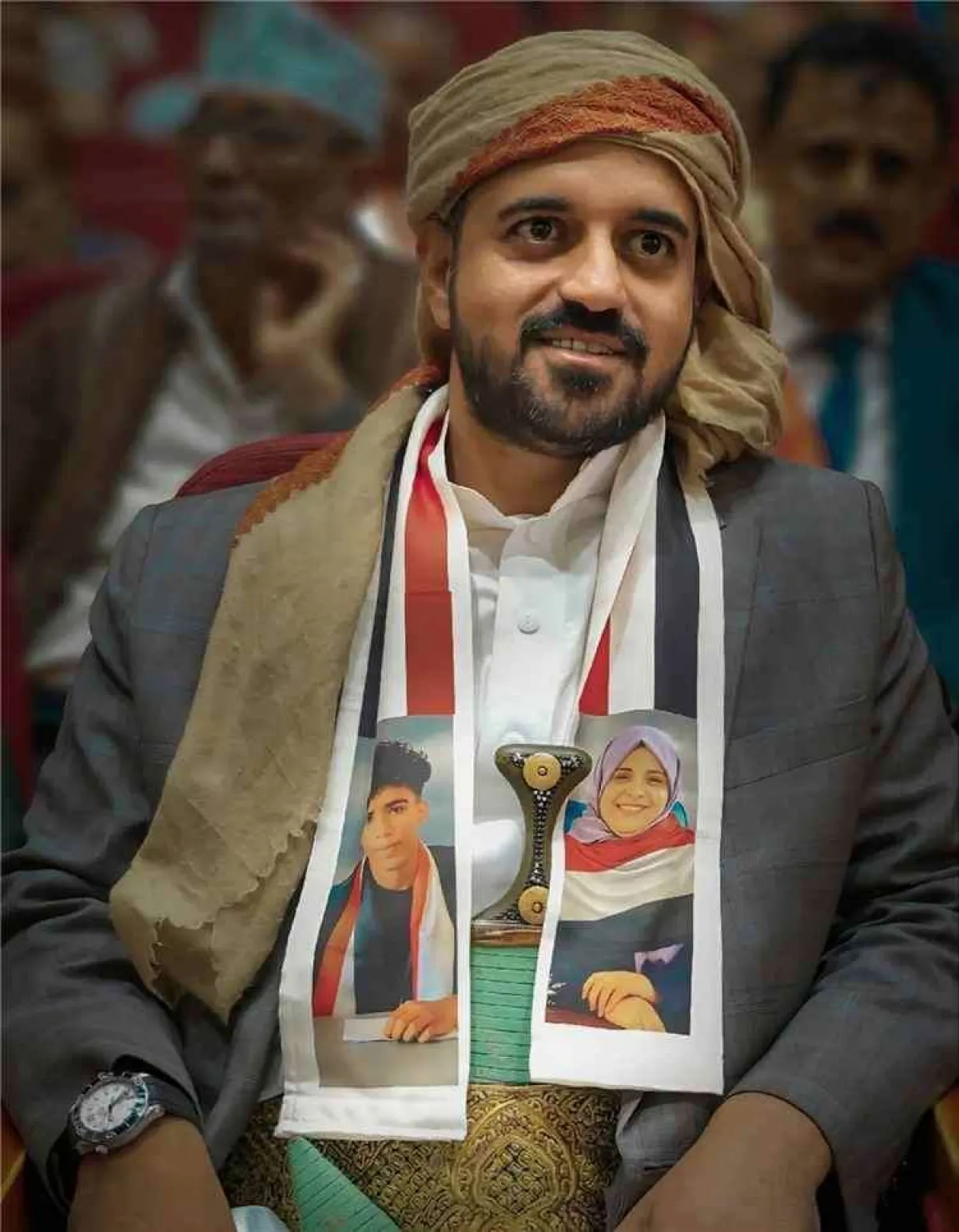 نجل الشيخ البركاني يفجرها ويكشف حقيقة توزيعه للاسلحة