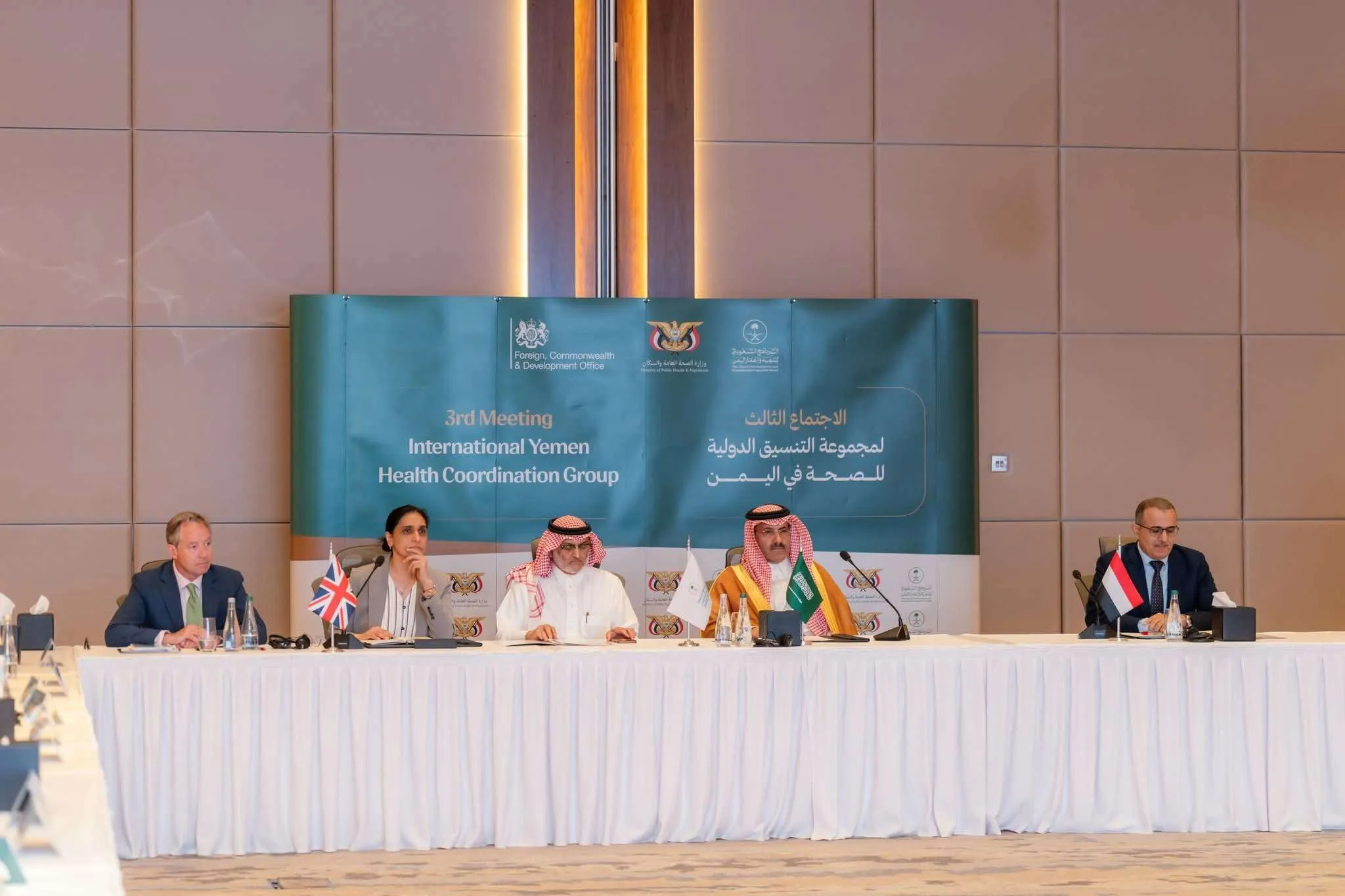 السفير آل جابر يؤكد دعم المملكة للقطاع الصحي في اليمن بخمسين مشروعا تنمويا