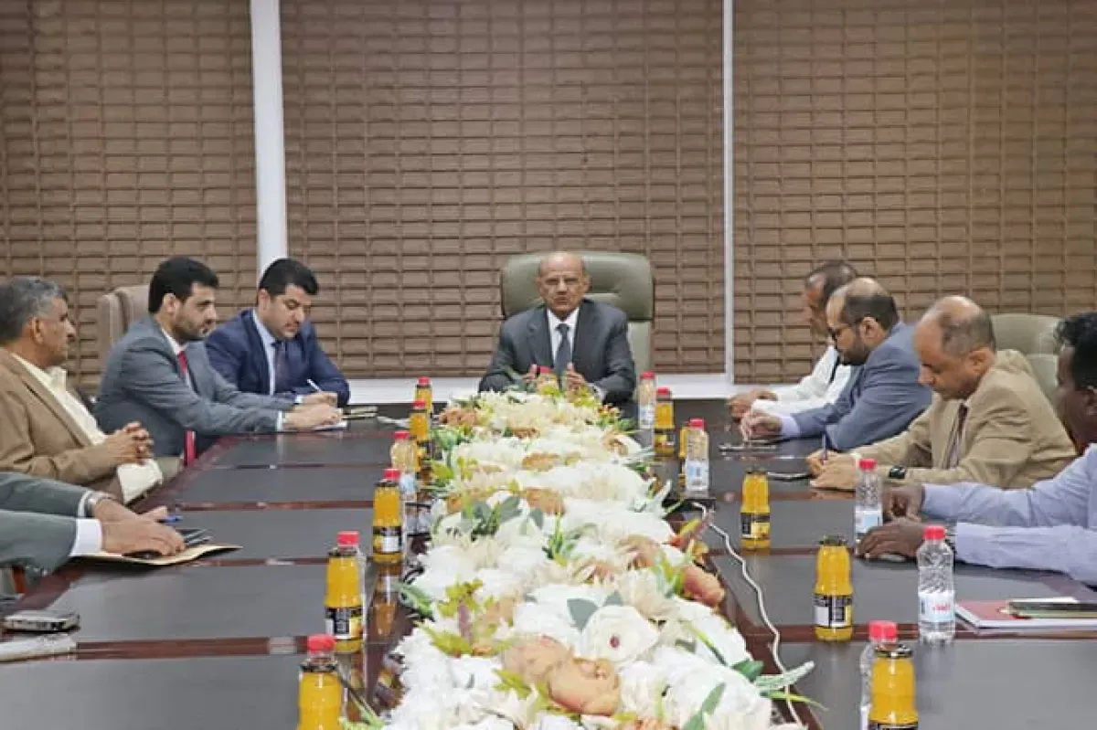 البنك المركزي اليمني يبحث مع البنوك تسهيل التعاملات المالية الخارجية