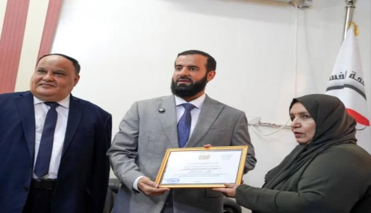 الرباش يفجّر مفاجأة مدوية في زمن الفساد.. أول محافظ يقدّم إقرار ذمته المالية أمام هيئة مكافحة الفساد