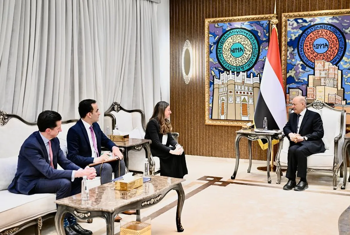 الرئيس العليمي: التعاطي مع الحوثيين كسلطة أمر واقع يعني شرعنة الحق الإلهي والعنصرية والسلاح خارج الدولة