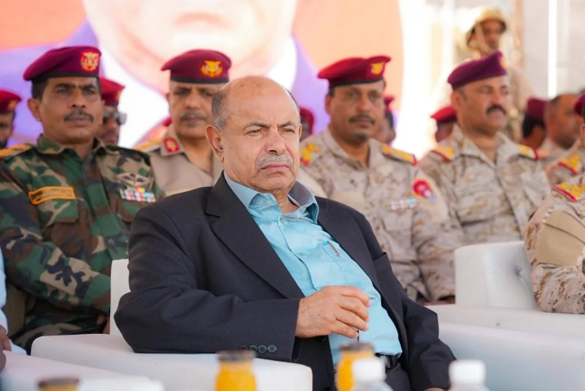  الخنبشي يشهد استعراضاً عسكرياً وأمنياً ويشدد على رفع مستوى الجاهزية بسيئون