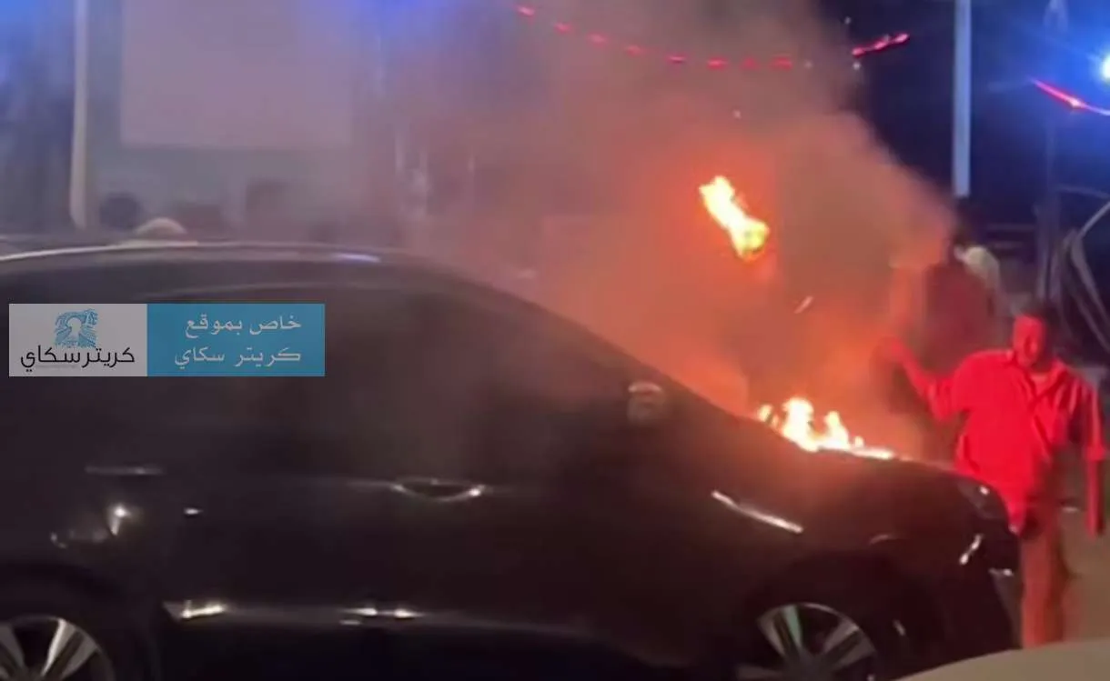 اندلاع حريق مفاجئ بسيارة جديدة بعدن