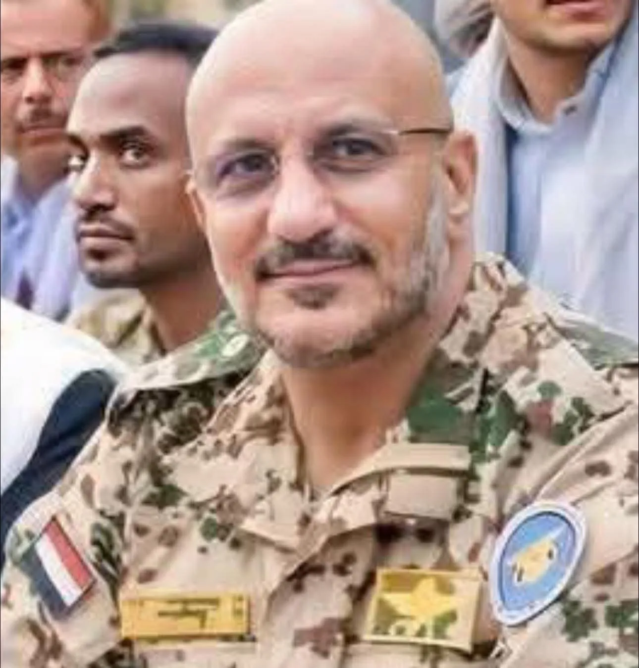 طارق صالح يتبرع بمليار ريال لعلاج جرحى مأرب