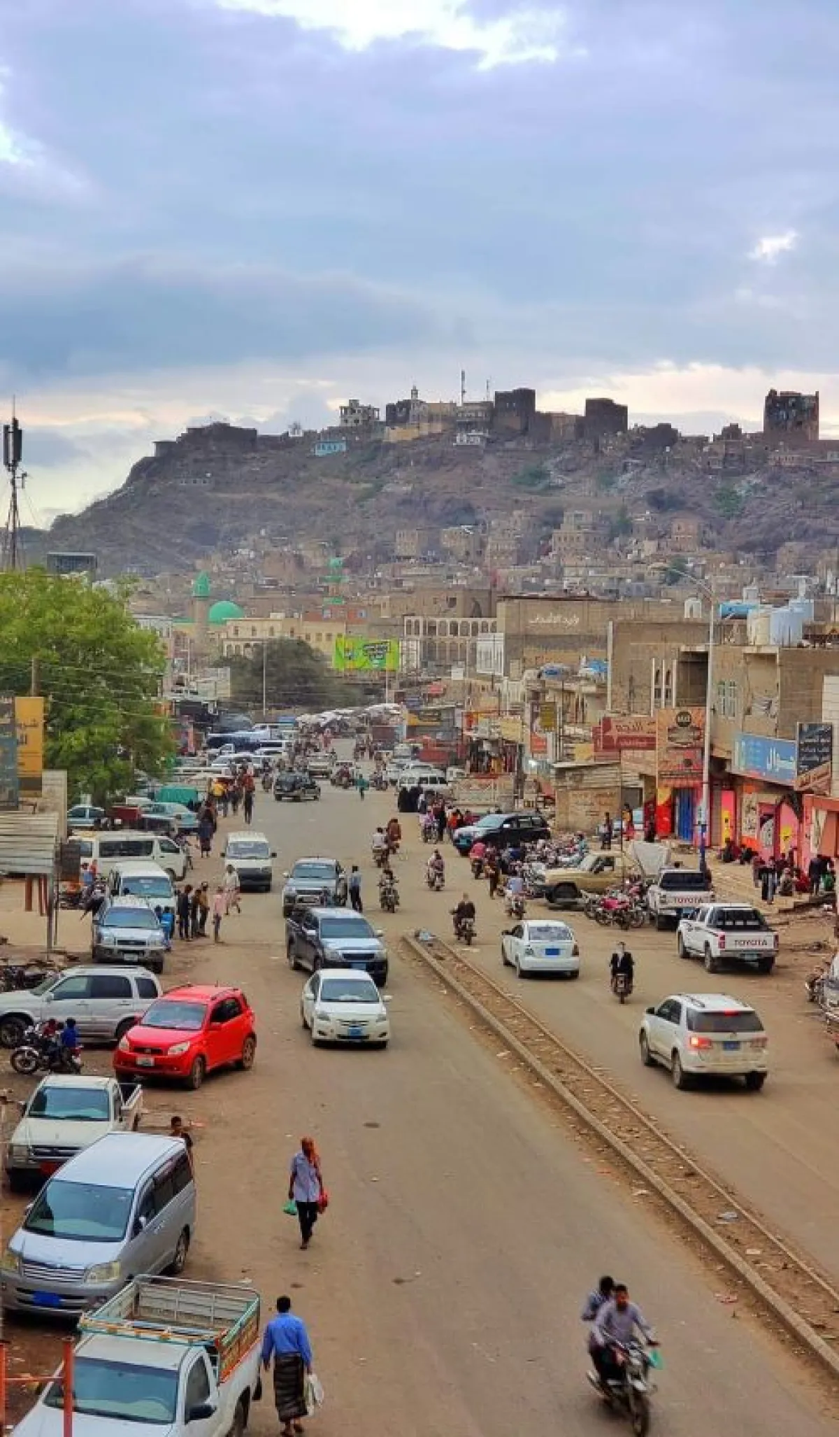 موقف يصبح حديث الشارع في الضالع .. زفة وطلاق وعروس بديل بليلة واحدة 