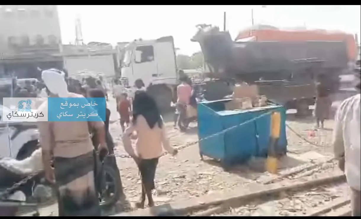 عاجل:احتجاجات عسكرية وقطع الطريق بسبب المرتبات بلحج