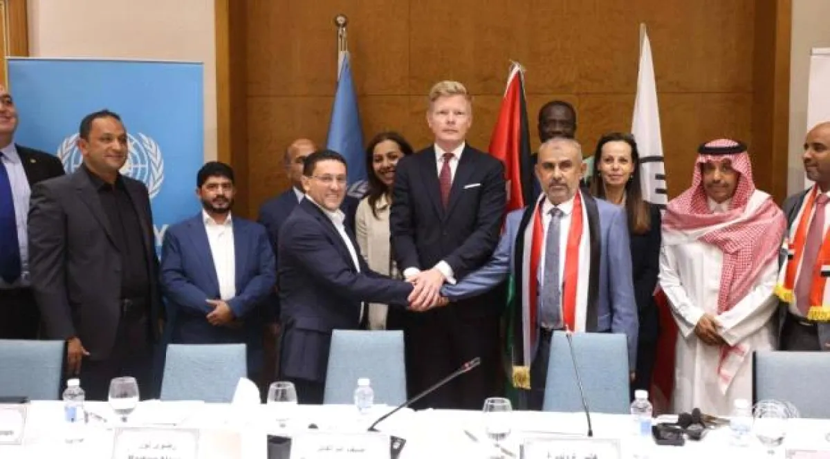 عاجل | اتفاق بين الشرعية والحوثيين يقضي بالإفراج عن أكثر من 1,600 من المحتجزين والمبعوث الأممي يؤكد : يمثل هذا الإنجاز دليلاً واضحاً على ما يمكن أن تحققه المفاوضات المستمرة والجادة