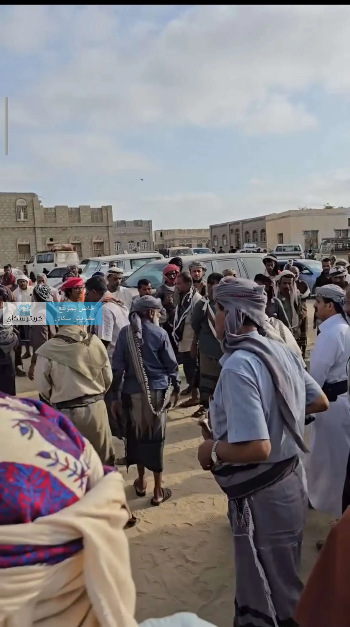 تشييع حاشد لمسؤول حكومي توفى بعدن