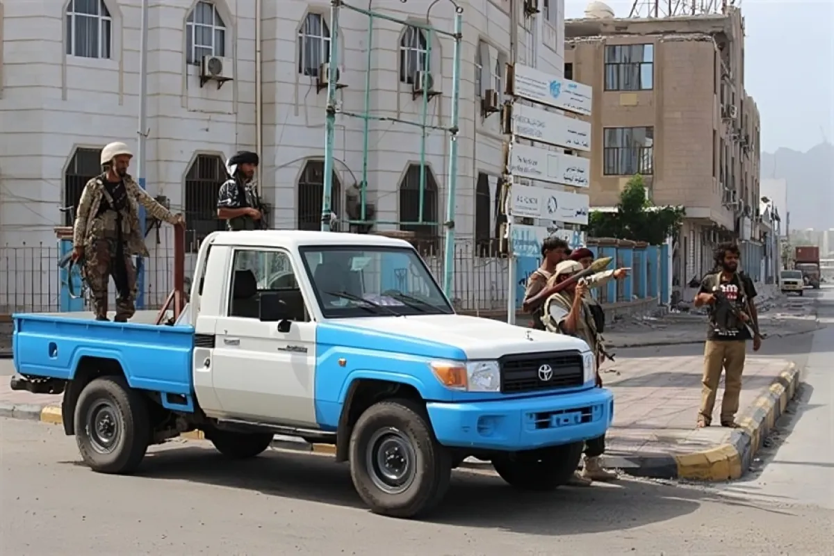 متهم بسرقة نحو 800 ألف ريال سعودي من والده في قبضة الأجهزة الأمنية بعدن