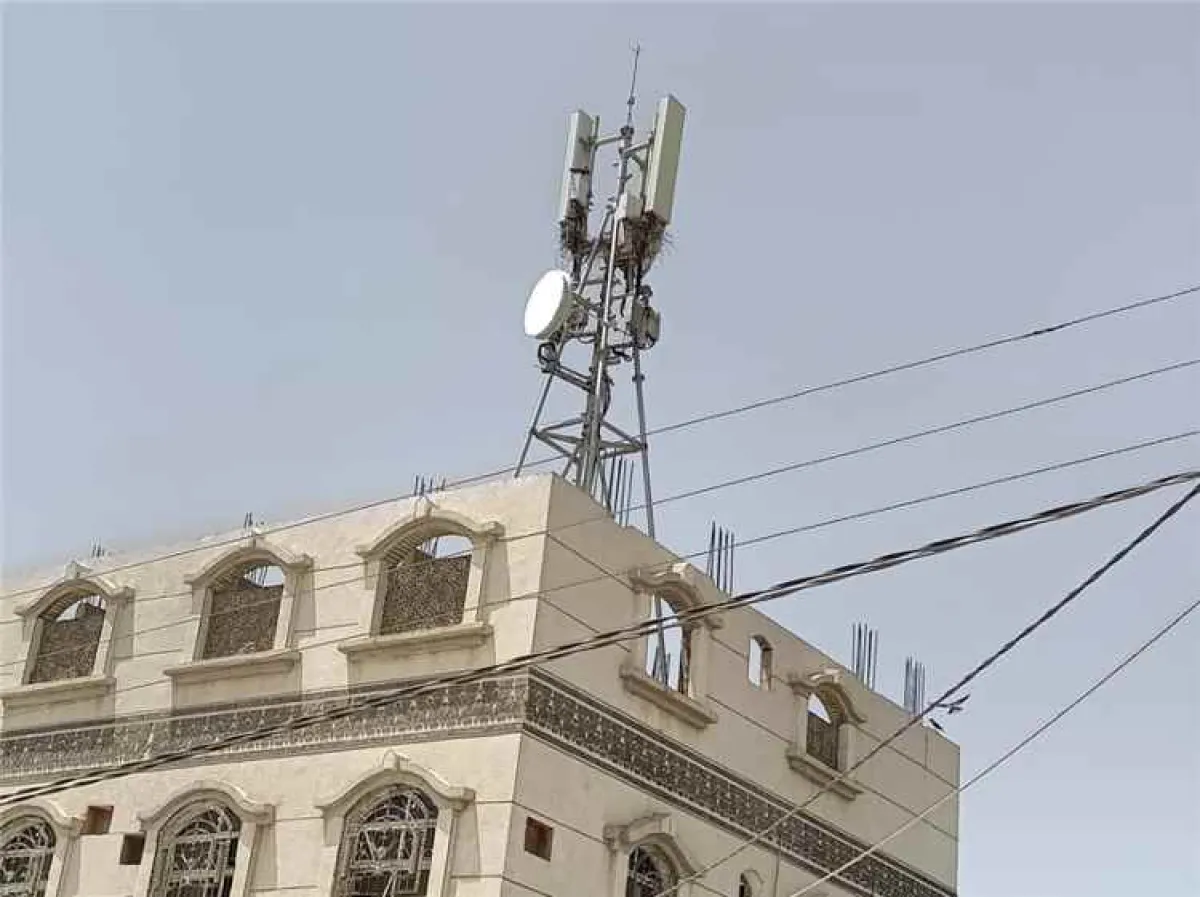 تركيب جهاز “الماكرويف” إيذانًا بقرب تشغيل خدمة الاتصالات بمدينة رضوم بعد أربع سنوات من التوقف