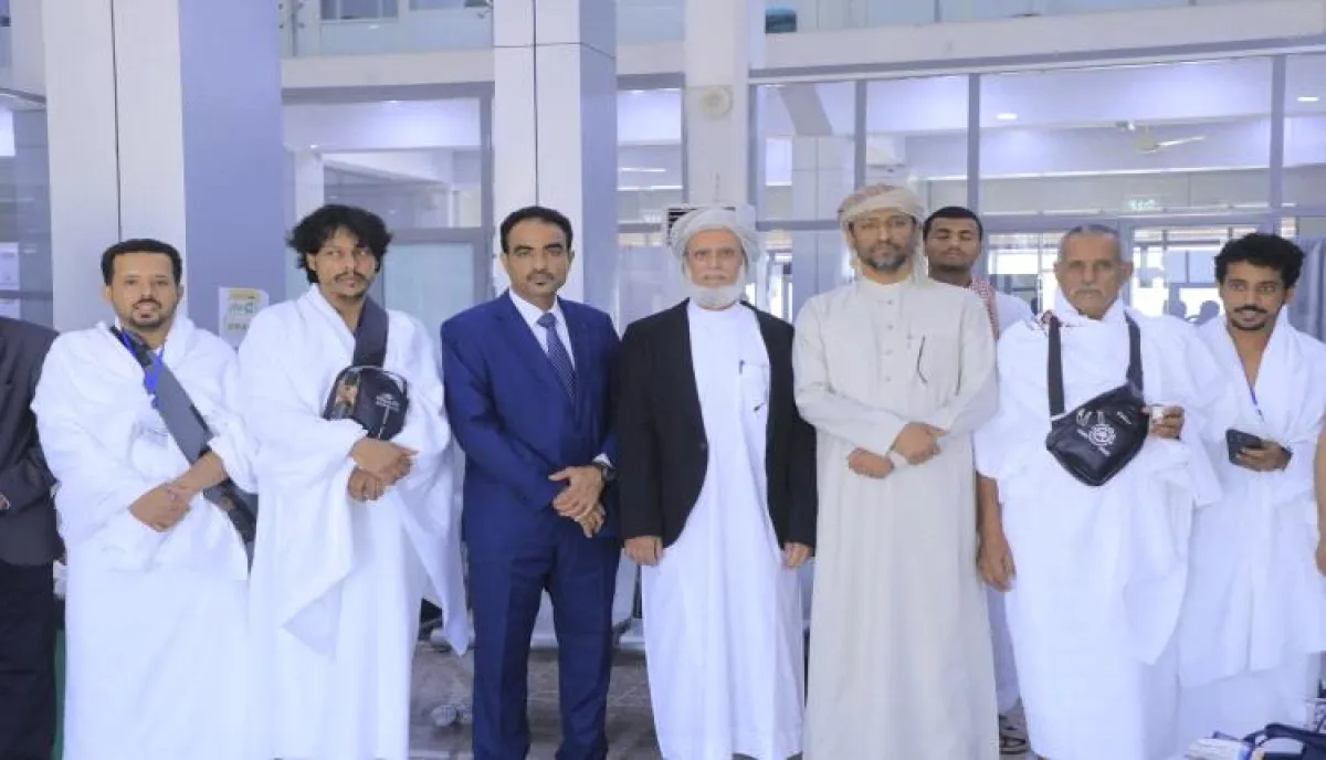 وكيل أول محافظة المهرة يدشّن تفويج 81 حاجًا وحاجة من مطار الغيضة الدولي إلى الأراضي المقدسة