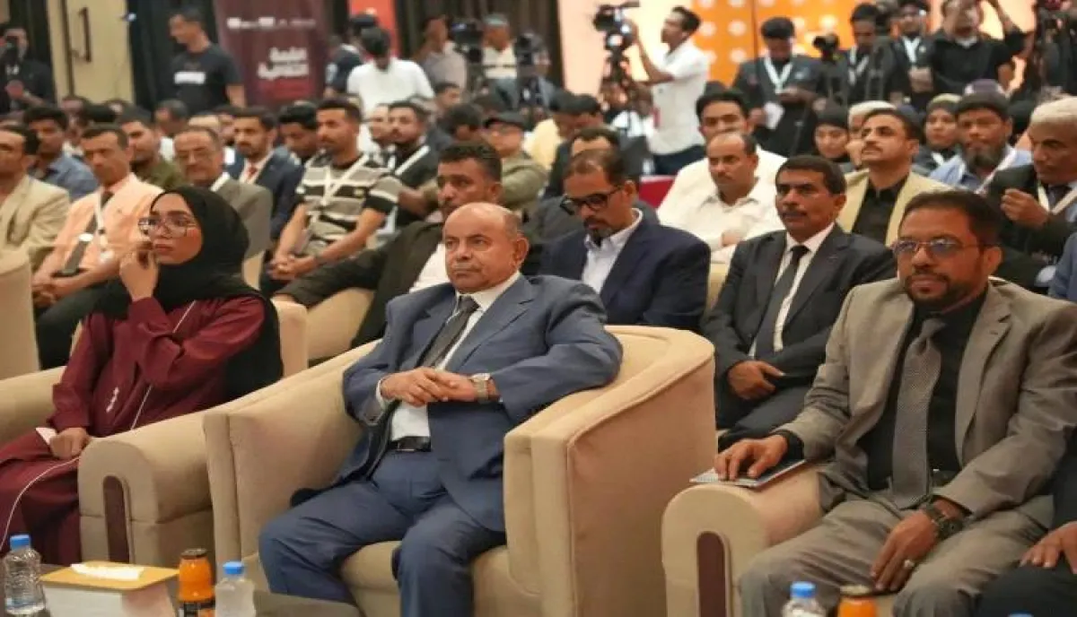 عضو مجلس القيادة الرئاسي محافظ حضرموت يدشن أعمال القمة الثقافية اليمنية ويفتتح منطقة الفنون بالمكلا