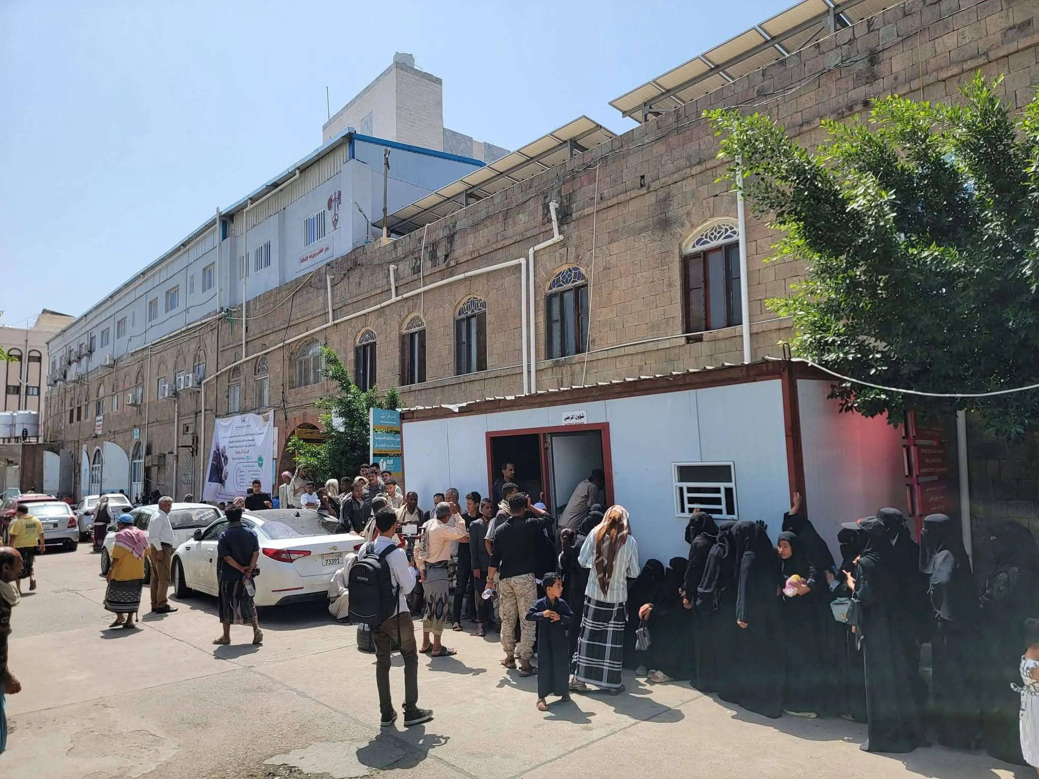 مؤسسة نعمة تواصل استقبال المرضى لإجراء 350 عملية جراحية مجانية في تعز
