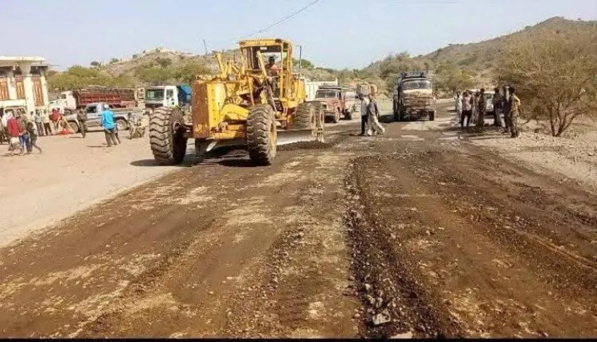 بتوجيهات وزير الأشغال.. استئناف العمل في مشروع صيانة وتأهيل طريق الضالع – الشعيب