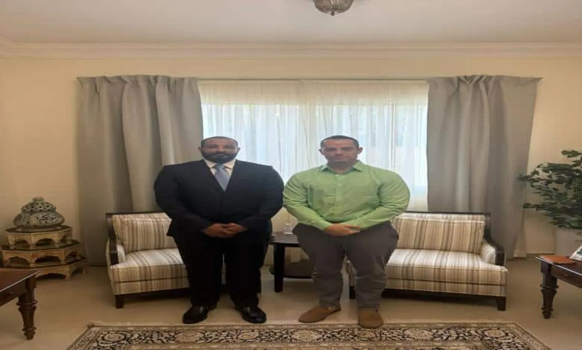 مباحثات تهامية أمريكية حول التصعيد الحوثي وأمن الملاحة في البحر الأحمر