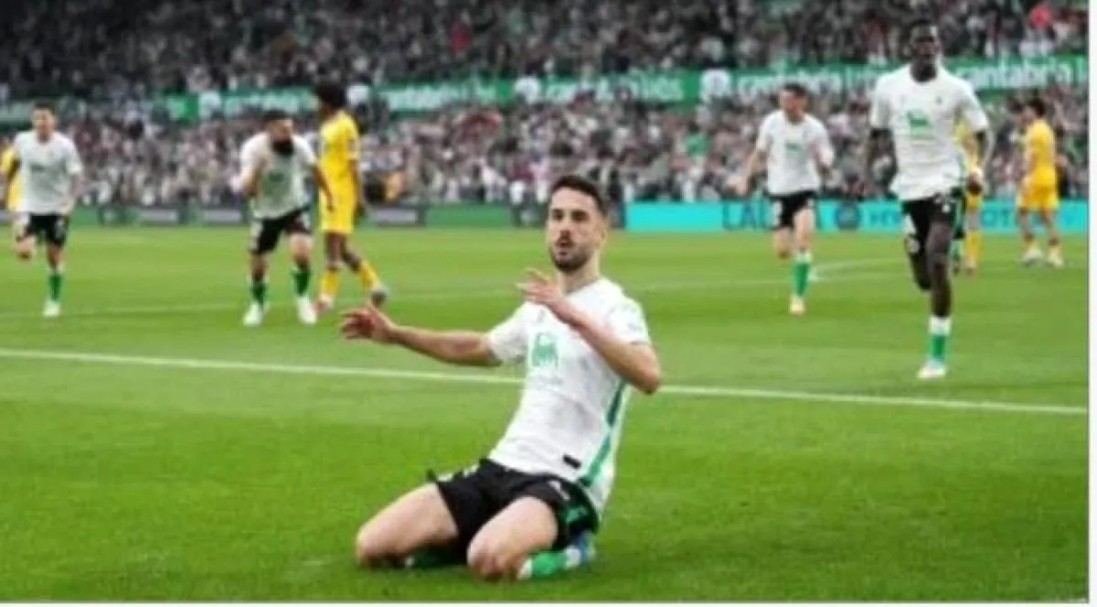 راسينج سانتاندير يعود إلى الدوري الإسباني بعد غياب 14 عاما