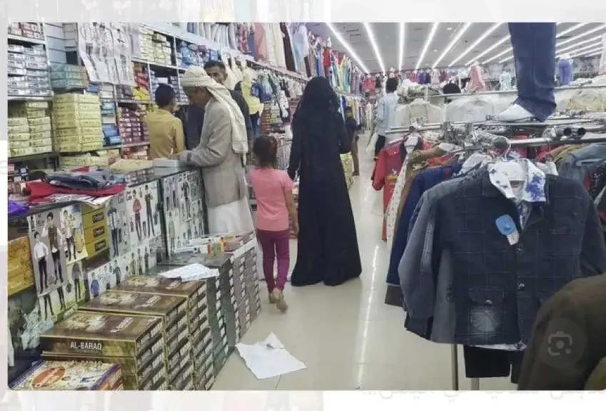 الحوثيون يرفعون الضرائب الجمركية على الملابس إلى ثلاثة أضعاف قيمتها