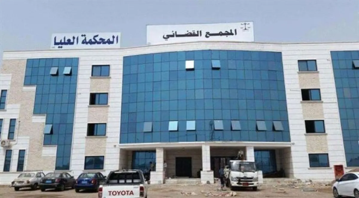 المحكمة الجزائية بعدن تعقد أولى جلسات محاكمة 8 متهمين باغتيال الدكتور الشاعر