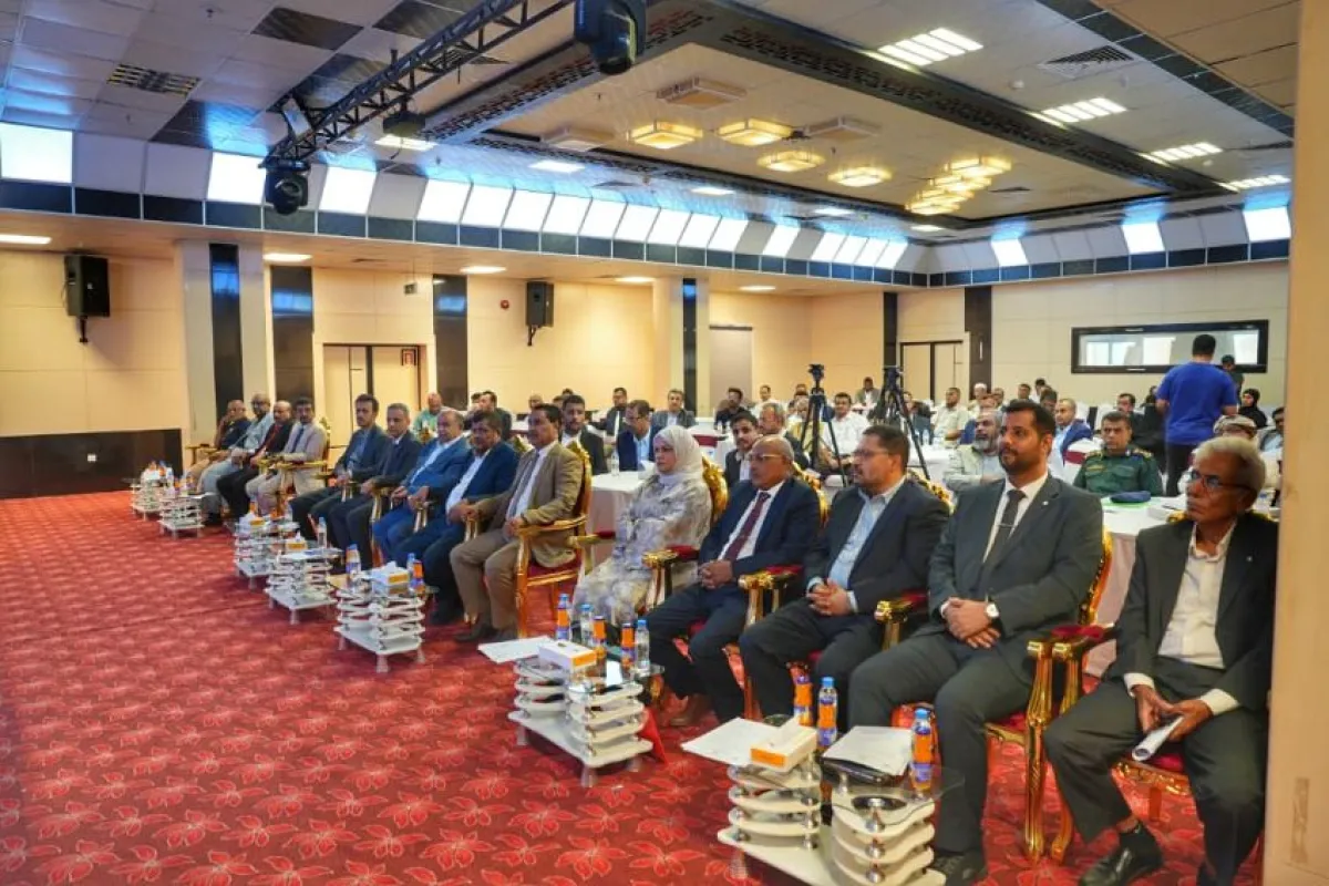 عضو مجلس القيادة سالم الخنبشي يؤكد على اهمية توسيع صلاحيات السلطات المحلية وتعزيز اللامركزية